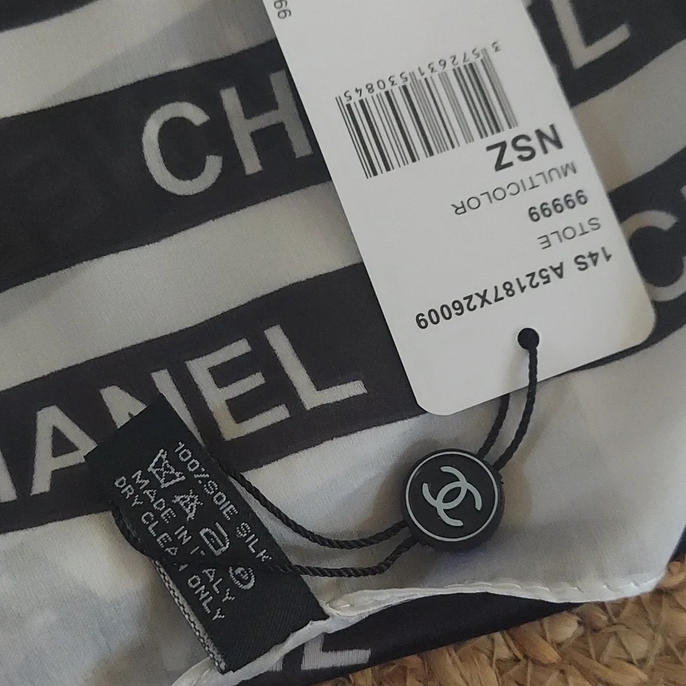 Logo Scarf - Picture 3 of 5